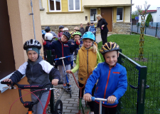 Tělocvik v 1. ročníku: Jedeme na koloběžkách