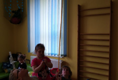 Až skoro do stropu