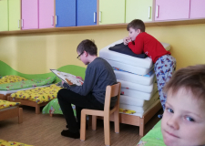 Čtení žáků 5. ročníku ve školce
