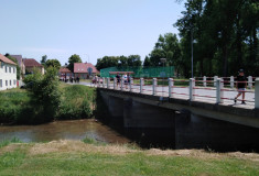 Už jdou