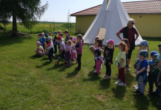 Sledujeme instalaci houpačky na zahradu