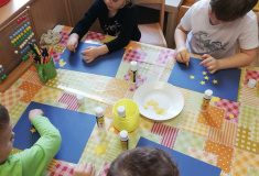 V centru Knihy a písmena lepíme souhvězdí