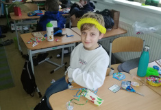 Slušivá čelenka
