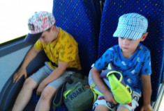 V autobusu