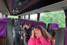 V autobusu